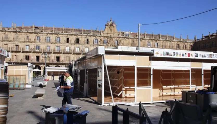 Montaje de la feria del libro 2022 (3)