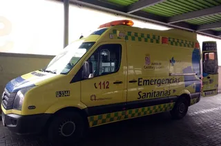 Ambulancia en el hospital. Foto de archivo