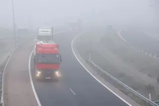 Niebla en la A-62, autovía Ciudad Rodrigo-Portugal. Foto Vicente | ICAL