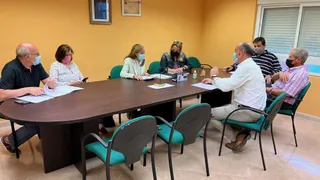 Los representantes de los ayuntamientos de la comarca de Peñaranda durante la asamblea de la Mancomunidad