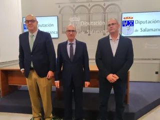 Carlos García Sierra, Javier Iglesias y Antonio Luis Sánchez presentan el Plan de Emergencia Económico