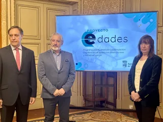 El alcalde de Salamanca, Carlos García Carbayo, el coordinador del 'Proyecto Edades', Ángel Luis Montejo, y la concejala de Salud Pública y Consumo, María José Fresnadillo