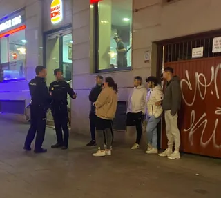 GALERÍA | Pelea multitudinaria con palos y navajas plaza de España