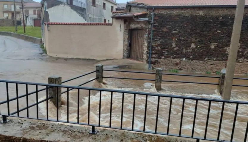 Imagen del río Mayas, a su paso por Robleda. Foto de Natalia Sánchez / @METEOYAYI