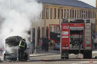 Arde un coche en Carbajosa de la Sagrada