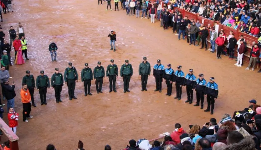 Minuto de silencio en Ciudad Rodrigo por la muerte de dos agentes de la Guardia Civil en Barbate