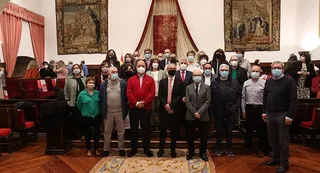 Ricardo Rivero entrega las distinciones al Personal de Administración y Servicios