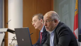 El vicepresidente de la junta francisco igea y el consejero de empleo german barrios foto de archivo
