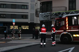 GALERÍA | Varios efectivos de Bomberos se desplazan hasta el Barrio del Oeste alertados por la presencia de humo