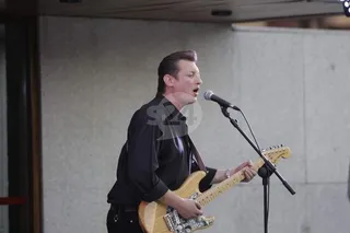 Concierto de blues en la plaza de la biblioteca Torrente Ballester