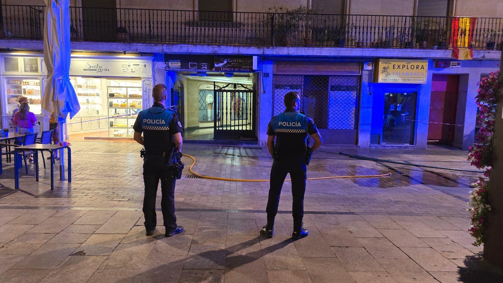 Polic&iacute;a Local en el incendio de la calle R&uacute;a