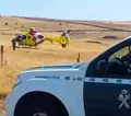 Auxilian a un ciclista tras sufrir un accidente en la N-620 a la altura de Salamanca. Guardia Civil de Salamanca