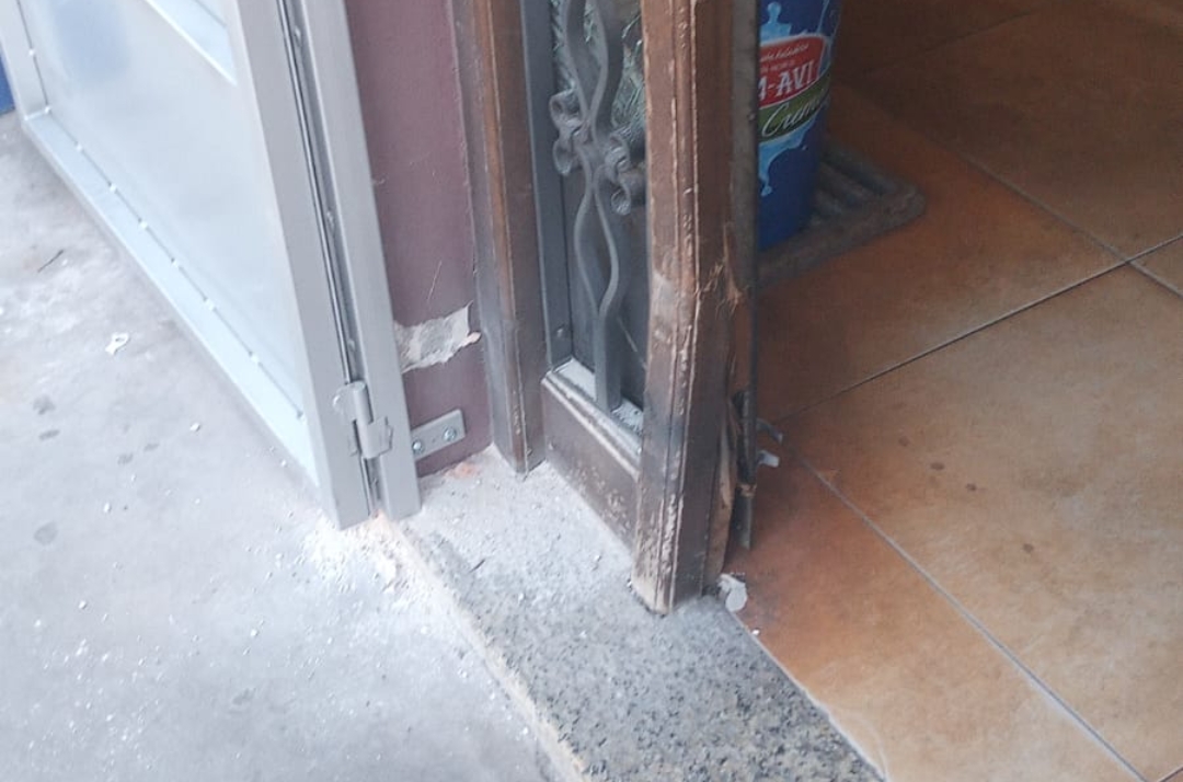 Golpe En La Puerta Tras Entrar a Robar En Restaurante De Fresno Alhándiga