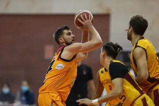 Illikainen se dispone a tirar a canasta ante Alcobendas.