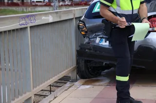 Un herido en una colisión entre tres coches en Puente Ladrillo