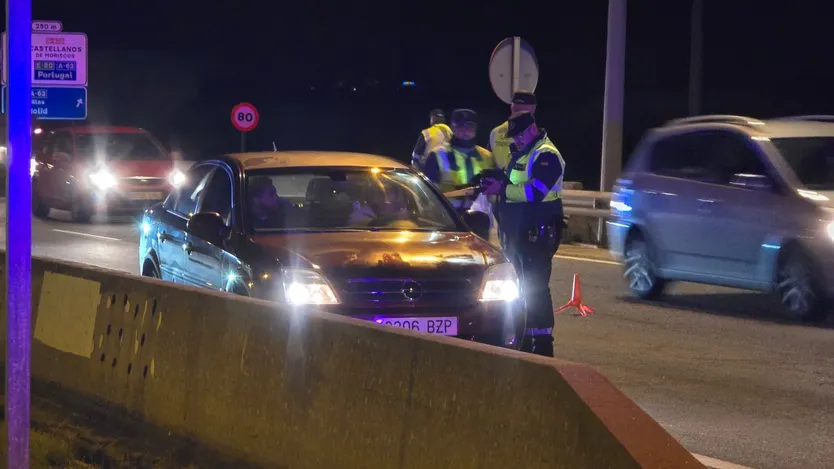 Control de la Guardia Civil por el Fin de Año Universitario en el polígono de Los Villares