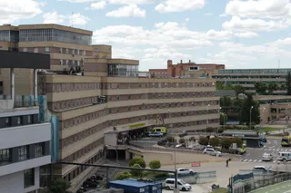El hospital Clínico, de fondo, con el Nuevo Hospital delante