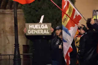 Concentración contra la amnistía en la sede del PSOE, 16 de noviembre