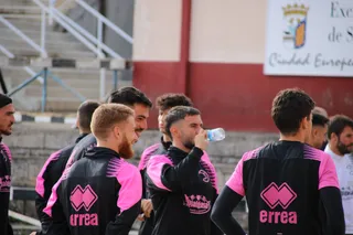 Ramiro Mayor, David Vicente y Mario Losada, antes de iniciar un entrenamiento en Las Pistas | FOTO SALAMANCA24HORAS.COM