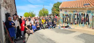 Momento de la realización del mural en Juzbado