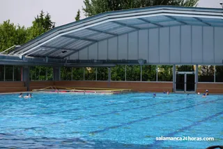 Piscina de Garrido con la cubierta retirada