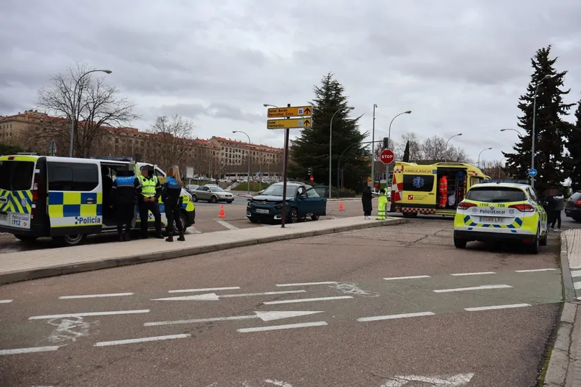 Un niño de 8 años, herido en el choque de dos coches en la Avenida Raimundo de Borgoña