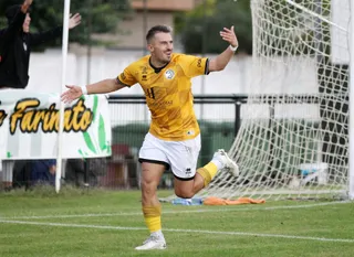 Manu González celebra su gol con Unionistas B en el Francisco Mateos ante el Ciudad Rodrigo
