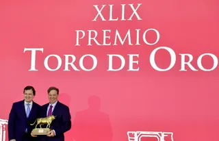 Alfonso Fernández Mañueco y Justo Hernández en la entrega del XLIX premio Toro de Oro | David Arranz