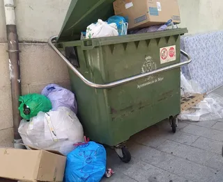 Suciedad en las calles de Béjar (1)