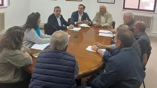 La Junta presenta a municipios salmantinos el plan de balsas ganaderas tras los incendios del verano