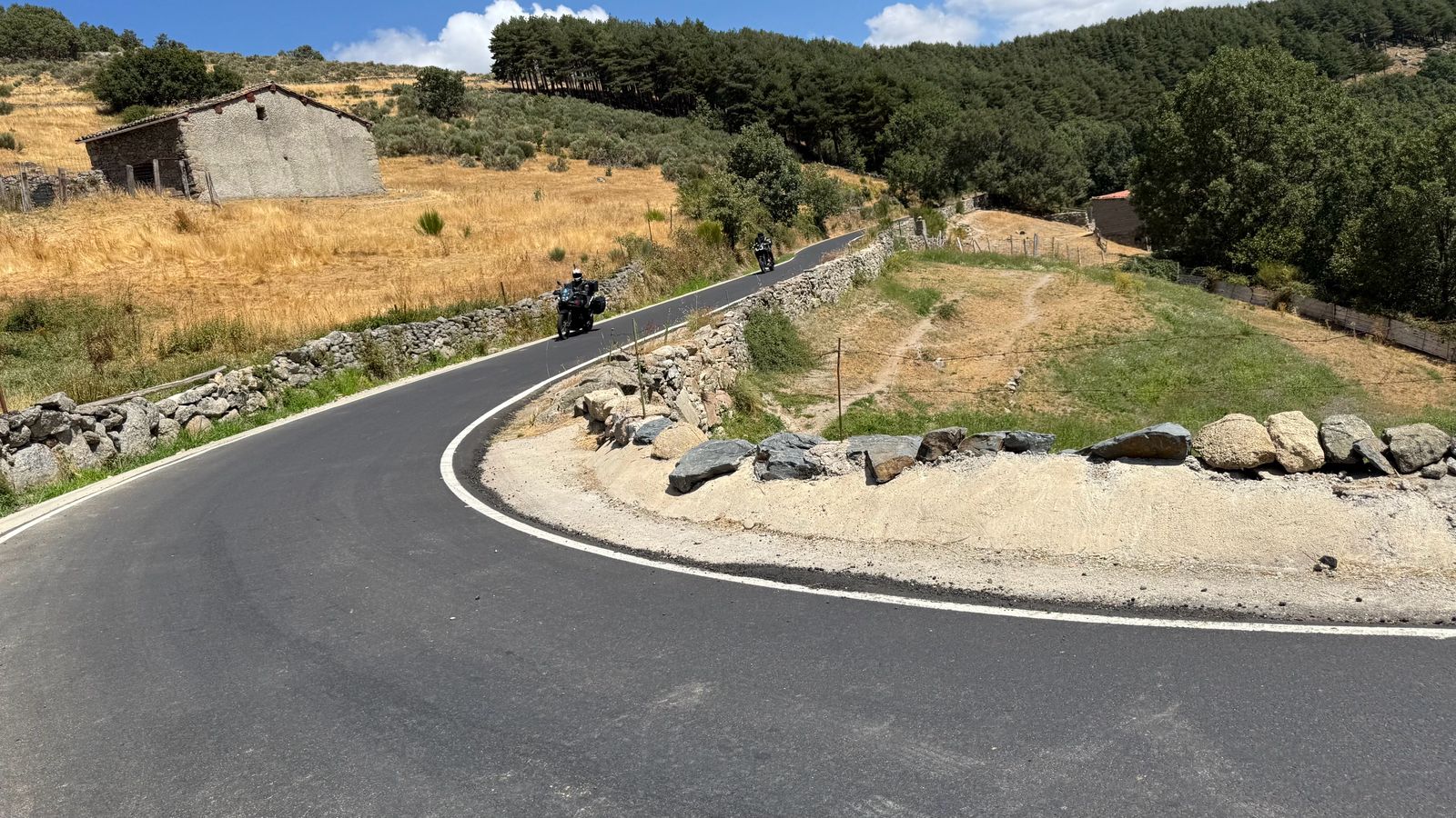 Carretera Que Une La Garganta Con La Provincia De Salamanca