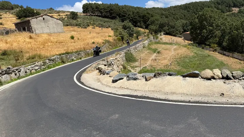 Carretera Que Une La Garganta Con La Provincia De Salamanca