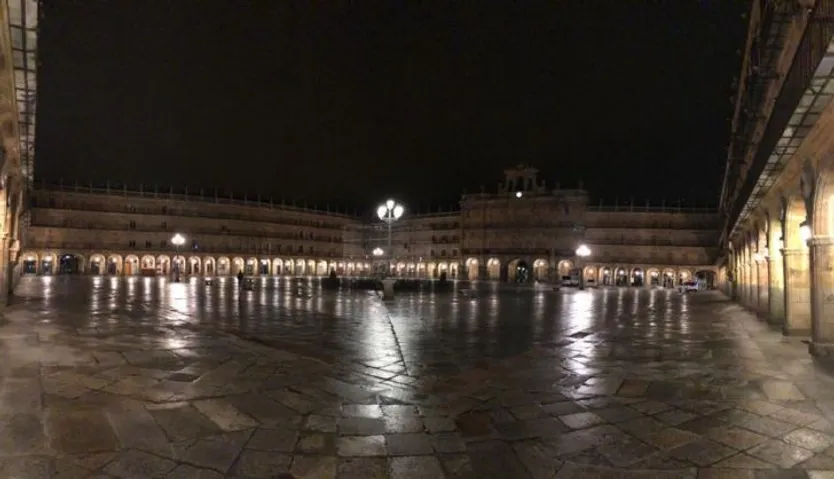 La Plaza Mayor de Salamanca vacía durante la Nochevieja de 2020