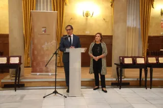 homenaje a las personas mayores de la ciudad que han cumplido sus bodas de oro este año