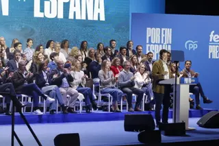 Mañueco durante su intervención en el CAEM este domingo. 