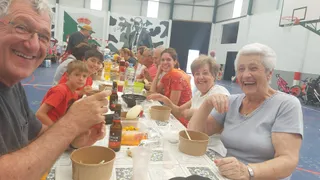 Los vecinos de Valdelosa disfrutan de una exquisita caldereta (30)