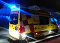 Ambulancia de noche. Foto de archivo