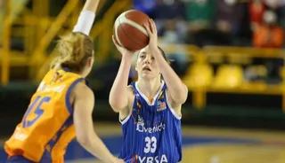 Katie Lou lanza ante Valencia | FOTO SALAMANCA24HORAS.COM