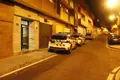 Policía Local durante la intervención en la calle La Flor, en el barrio de Pizarrales este sábado.