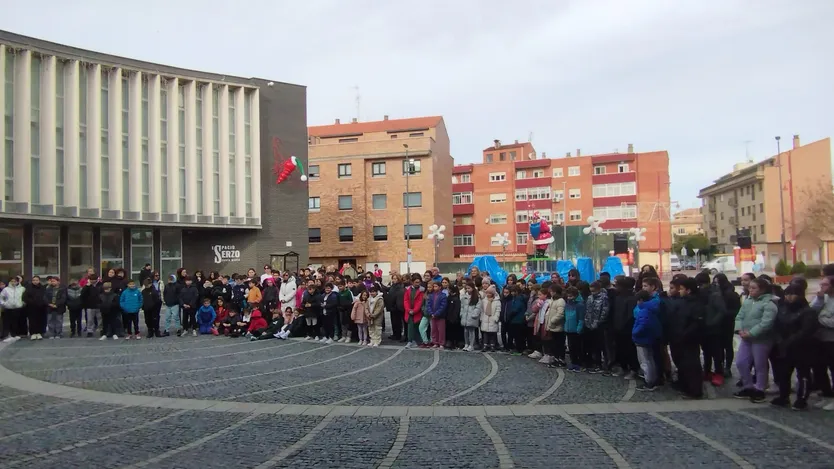 Minuto de silencio y lectura de un manifiesto por el 25N en Santa Marta de Tormes
