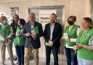 La Asociación Española Contra el Cáncer de Salamanca presenta la campaña contra el cáncer de colon en el Centro de Salud de San Juan