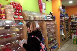 El desplome de ventas de prensa reconvierte los kioscos de León en tiendas de barrio. Foto de archivo