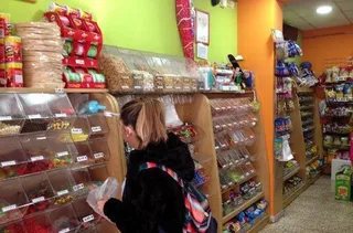 El desplome de ventas de prensa reconvierte los kioscos de León en tiendas de barrio