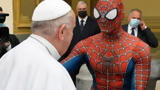 Momento del encuentro entre 'Spiderman' y el Papa | Foto: Vatican News