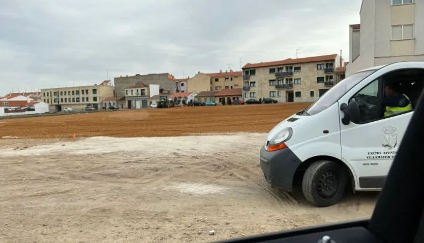 Villamayor, nuevo aparcamiento público junto a la báscula municipal (2)