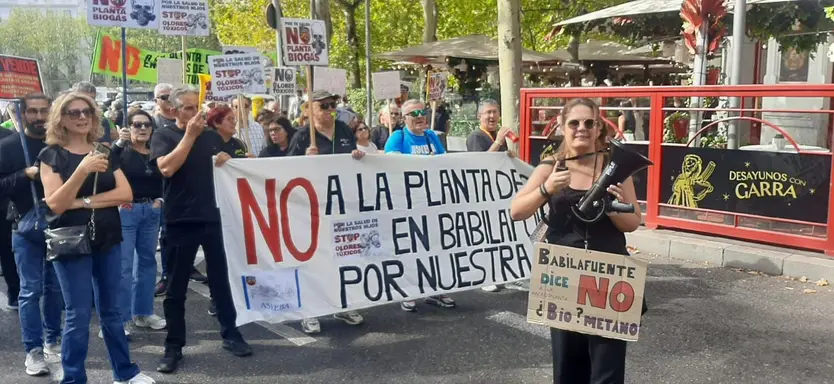Vecinos de Machacón, Tornadizos y Babilafuente se concentran en Madrid para exigir la paralización de los proyectos de macro-plantas de biogás y biometano