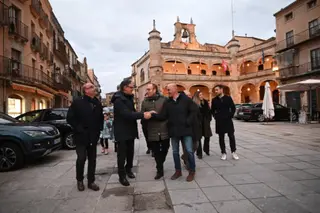 El presidente del PP de Salamanca, Carlos García Carbayo, mantiene un encuentro con alcaldes y concejales del Partido Popular de la comarca de Ciudad Rodrigo
