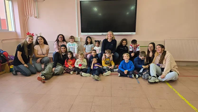 La vicepresidenta de la Junta de Castilla y León y consejera de Familia e Igualdad de Oportunidades, Isabel Blanco, visita a los participantes de