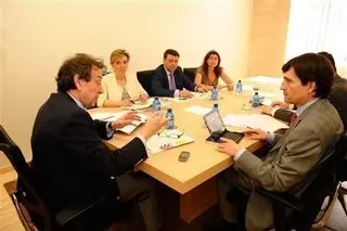 La Junta plantea al Gobierno su propuesta de distritos para no suprimir municipios