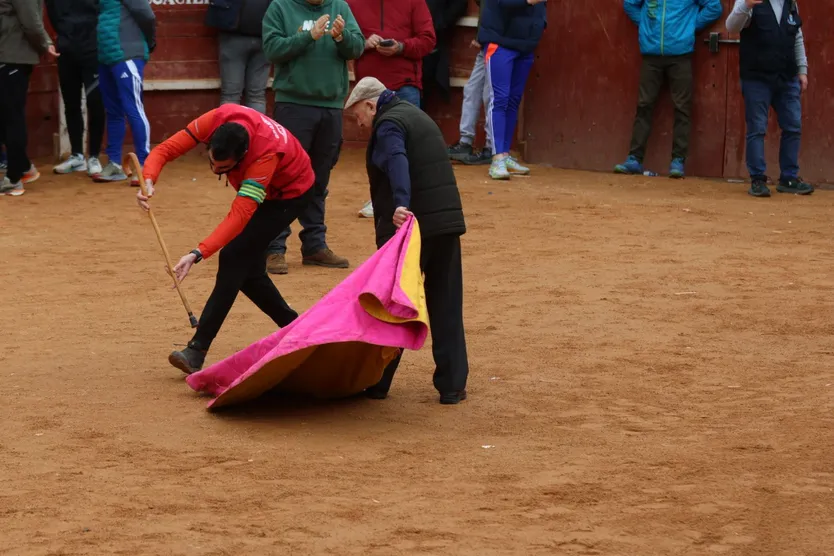 Mañana de capea de lunes en el Carnaval del Toro 2026